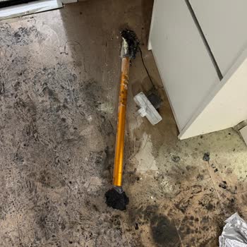 Dyson V8 Patlaması Ve Yangın Nedeniyle Evde Oluşan Çok Ciddi Hasar İçin Tazminat Talebi