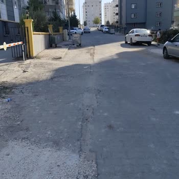 Superonline Altyapı Çalışması Sonrası Bozuk Yol Ve Apartman Girişi Onarımı Talebi