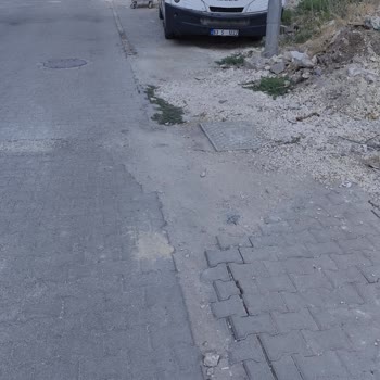 Superonline Altyapı Çalışması Sonrası Bozuk Yol Ve Apartman Girişi Onarımı Talebi