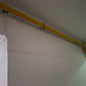 Açıkta Bırakılan Fiber Kablolar Güvenlik Ve Estetik Sorunu Oluşturuyor