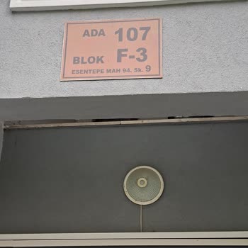 Açıkta Bırakılan Fiber Kablolar Güvenlik Ve Estetik Sorunu Oluşturuyor