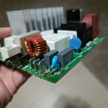 Bosch Çamaşır Makinesinde Hortum Kelepçe Eksikliği Nedeniyle Su Sızıntısı Ve Anakart Arızası
