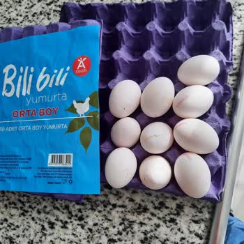 Kırşehir BİM Şubesinde Bili Bili Yumurta Çatlakları Sağlık Riskine Yol Açıyor