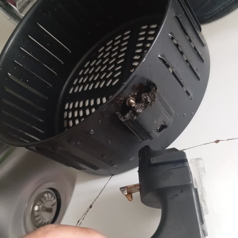 Schafer Airfryer Kırık Hazne Tutma Kolu Yedek Parça Sorunu