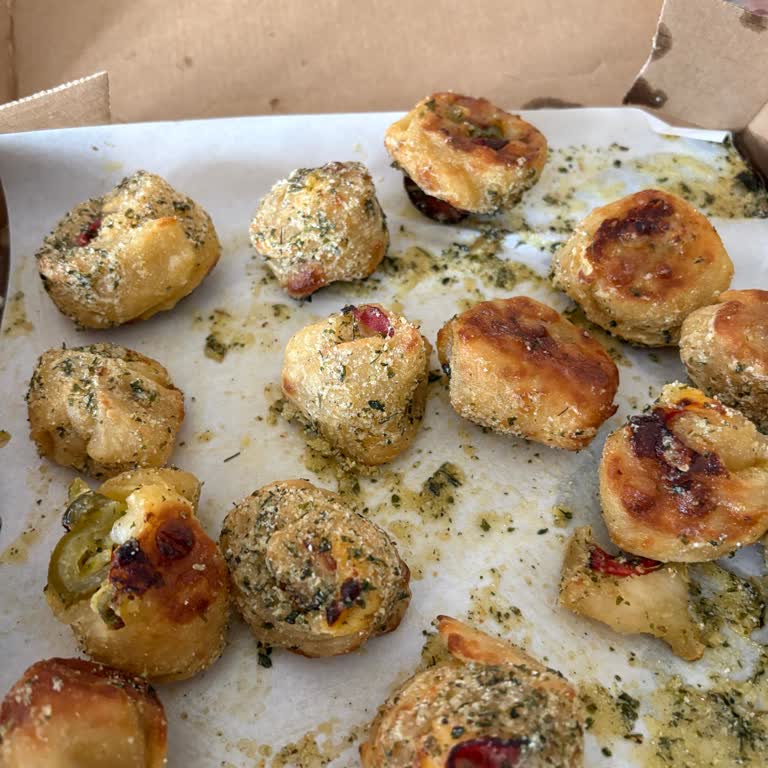 Migros Yemek Domino's Sucuklu Roll Siparişinde Yanma Ve Boşluk, Çözüm Yok