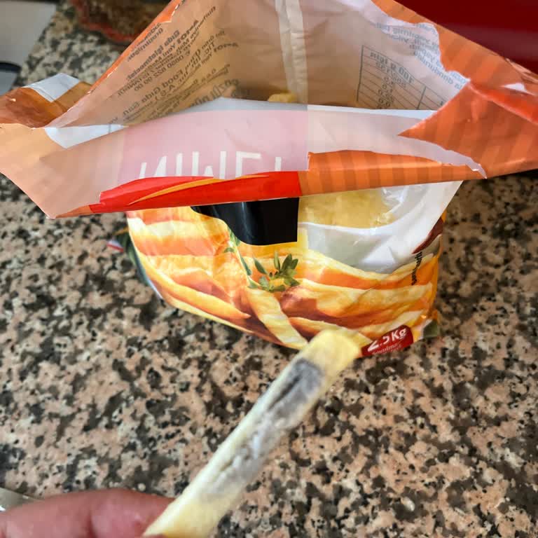 A101 Dondurulmuş Patates Ürünün Küf Benzeri Lekeleri Sağlık Endişesi Yaratıyor