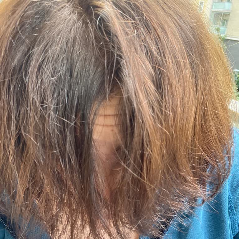 Humanic | Hair Design & Saç Tasarım Saçlarımda Belirgin Bir Renk Eşitsizliği Oluştu