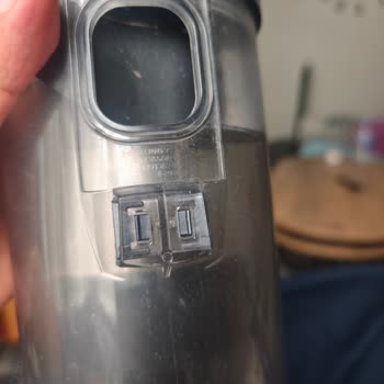 Samsung VS20B75ACR5 Dikey Süpürge Parçası Kırıldı, Yedek Bulunamıyor