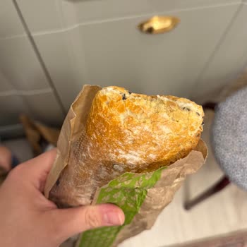Hijyenik Olmayan Soğanlı Baget Ekmek Teslimatı Ve Gıda Güvenliği Endişesi