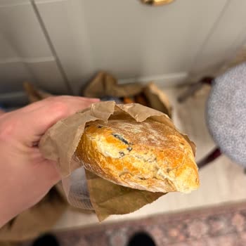 Hijyenik Olmayan Soğanlı Baget Ekmek Teslimatı Ve Gıda Güvenliği Endişesi