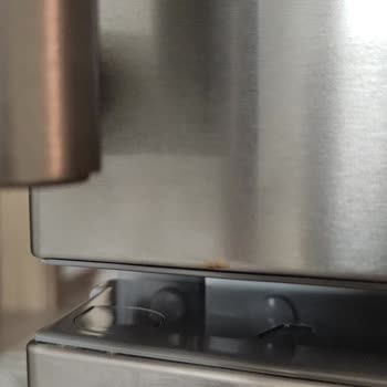 Siemens Buzdolabında Paslanma Ve Yüzey Soyulması Üretim Hatası