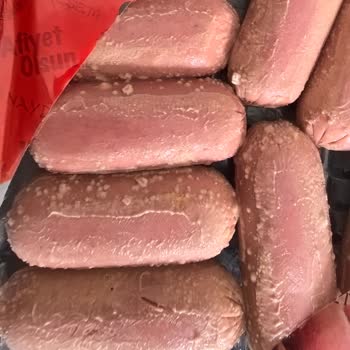 Maret Dana Kokteyl Sosis'te Son Kullanma Tarihi İçinde Renk Değişimi Ve Kötü Koku