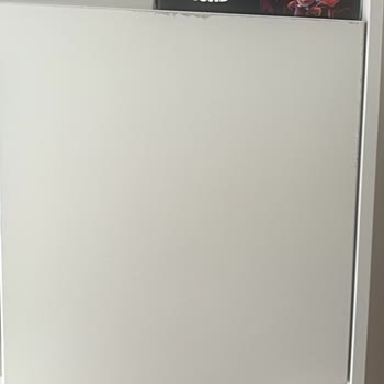 Çizik Kapaklar Ve Mağazanın Cevapsız Tutumu