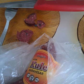 Kangal Sucuğunda Yeşil Kitle Bulunması Ve Mide Rahatsızlığı