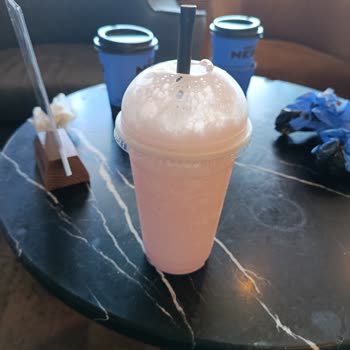 Çilekli Milkshake Kıvamı Aşırı Sıvı Ve Tatı Beklentilerin Altında