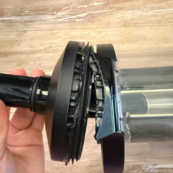Dyson Süpürge Toz Haznesi Kapağı Kendiliğinden Kırıldı Ve Garanti Kapsamı Dışında
