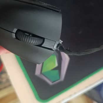 Razer DeathAdder V3 Kablosu Kısa Sürede Bozuldu Ve Bağlantı Kesintileri Yaşıyorum