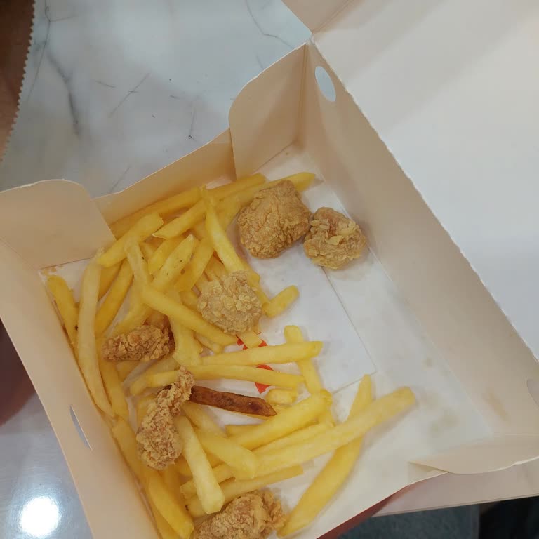 Popeyes Avcılar’da Nugget Boyutu Küçük Ve İçecek Eksik; Tam İade Talebi