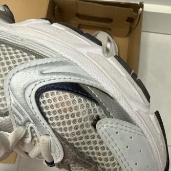 New Balance 530 Ayakkabısında Erken Yazı Silinmesi Ve File Yırtığı