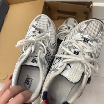 New Balance 530 Ayakkabısında Erken Yazı Silinmesi Ve File Yırtığı