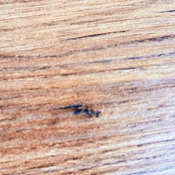 Kırık Baza, Eksik Gardırop Parçaları Ve Defolu Çalışma Masası