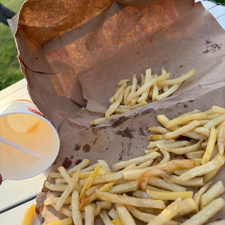 Kalitesiz Menü Soğuk Burger Ve İletişim Eksikliği