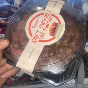 A101 Şubesinde Küflü Pastanın Satışı Gıda Güvenliğini Tehdit Ediyor