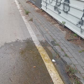 Bursa Nilüfer Ataevler Mahallesinde Su Kaçağı Ve Kaygan Yol Riski