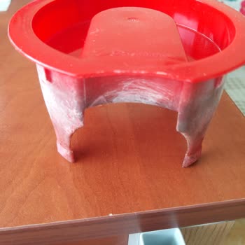 Sürahi Kapaklarındaki Çatlak Ve Renk Solması Ücretsiz Değişim Talebi