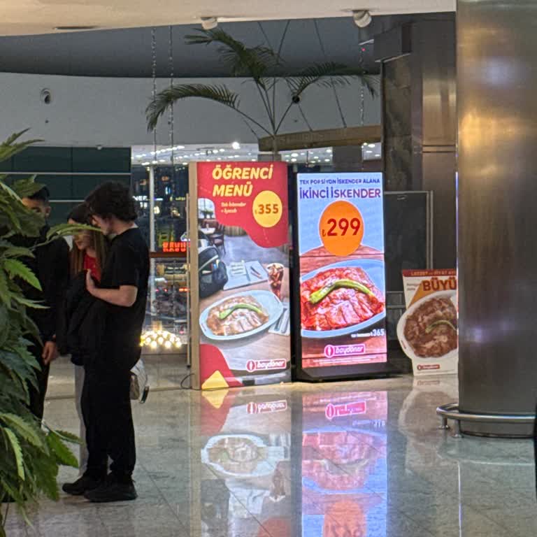 Antares AVM Baydöner'de Yanıltıcı Öğrenci İndirimi Ve İlgisiz Servis