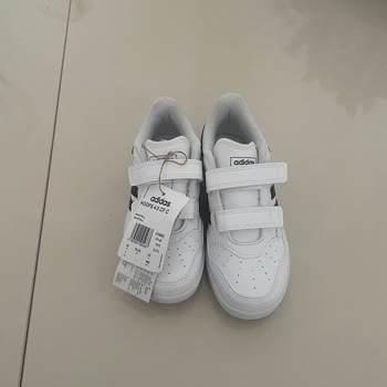 FLO Mobil Uygulamasında Adidas Hoops 4.0 Çocuk Ayakkabısının Yanlış Numara Gönderimi