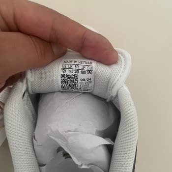 FLO Mobil Uygulamasında Adidas Hoops 4.0 Çocuk Ayakkabısının Yanlış Numara Gönderimi