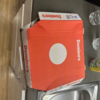 Kurye Tarafından Açılmış Pizza Kutusu Ve Hijyen Güven Sorunu