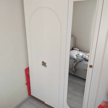 Eksik Parçalar Ve Yanlış Montaj Nedeniyle Gardırop Kurulumunda Sürekli Gecikme