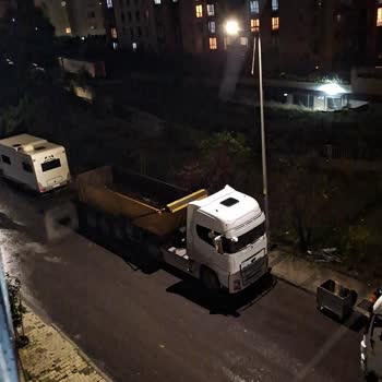 Sultansuyu Caddesi’nde Hatalı Parklar Yol Ve Yaya Güvenliğini Tehlikeye Atıyor