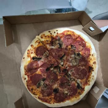 Domino's Edremit'te Yanlış Boy Pizzalar Gönderildi, İade Reddi
