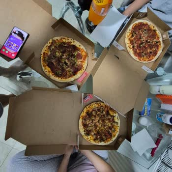 Domino's Edremit'te Yanlış Boy Pizzalar Gönderildi, İade Reddi