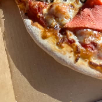 Çiğ Hamurlu Ve Yanmış Pizza İçin İade Talebi Ve Müşteri Desteği Eksikliği