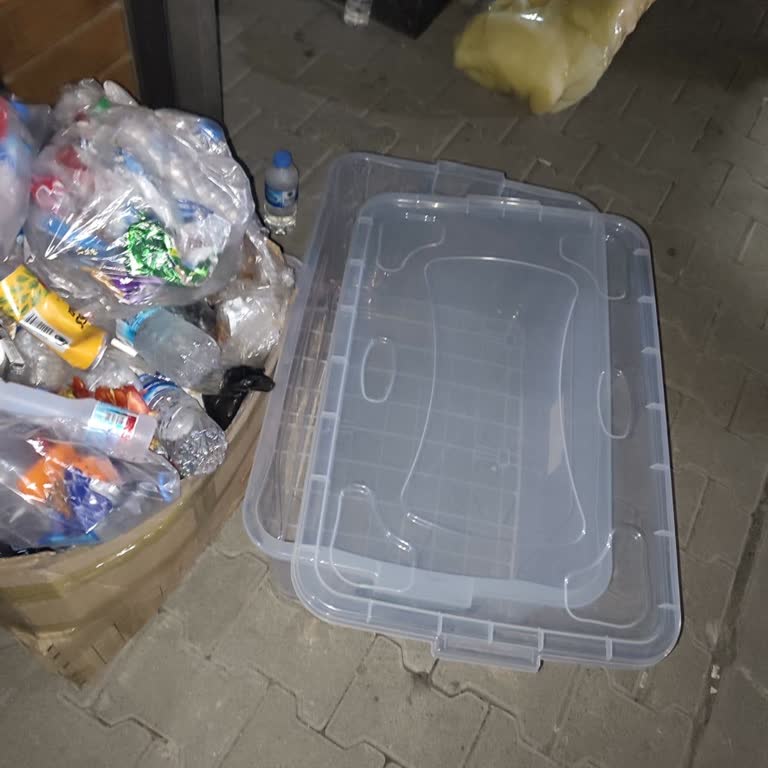 Kaptanın Dikkatsiz Davranışı Ve Kırılan Saklama Kabı Telafisi