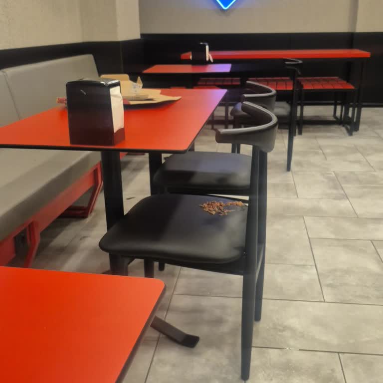 Antalya Serik Domino's Şubesinde Çalışan Kavgası Ve Müşteri İlgisizliği