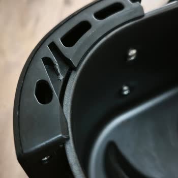 Philips Airfryer Kazanı Erimiş Ve Sabitlenemiyor