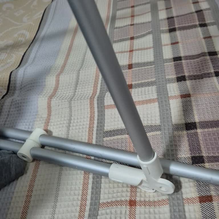 Fantom Çamaşır Askısının Katlanma Yerlerinin Kırılması