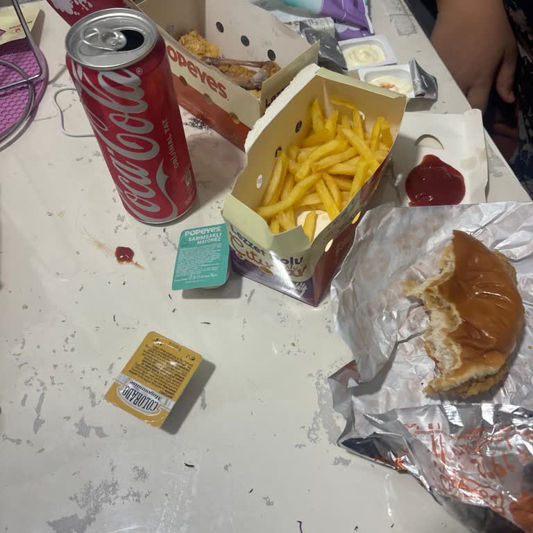 Kınıklı Popeyes Şubesinde Sürekli Eksik Ürün Ve Cola Sorunu