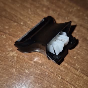 Philips Mg5940 Tıraş Makinesinde Koruyuculu Vücut Başlığı Aniden Kırıldı