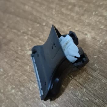 Philips Mg5940 Tıraş Makinesinde Koruyuculu Vücut Başlığı Aniden Kırıldı