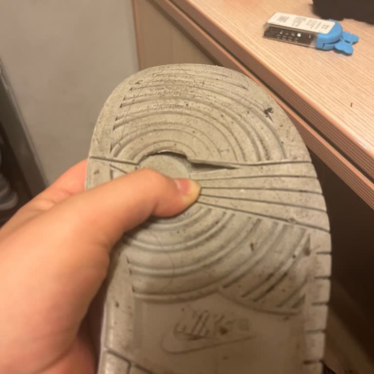 Defosuz İlanlı Nike Ayakkabıda Gizli Taban Yırtığı Ve Geri Ödeme Talebi