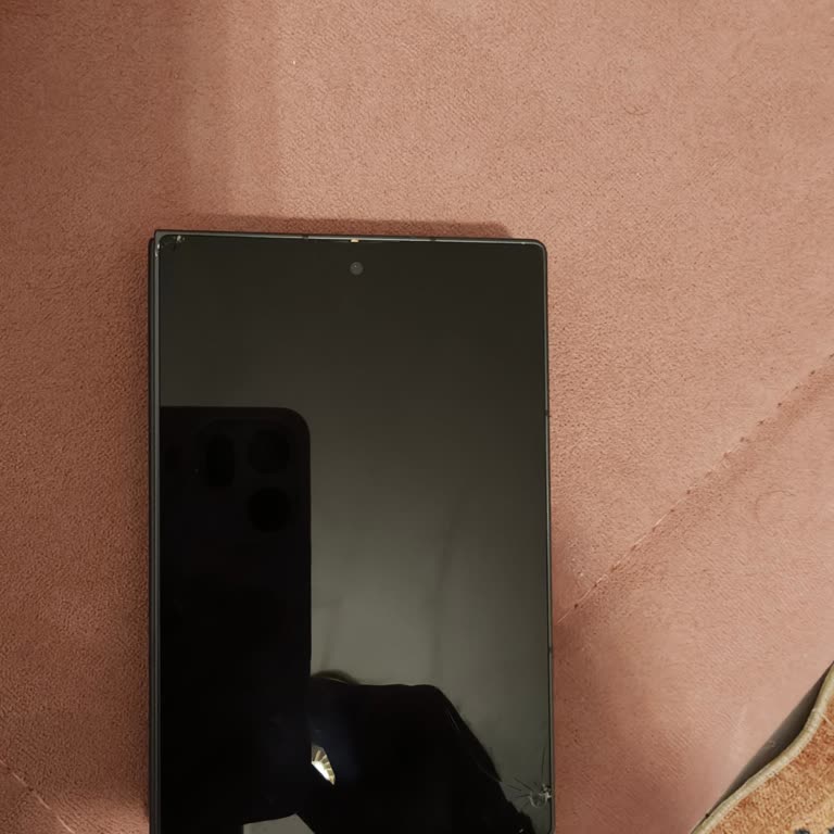 Media Markt'tan Aldığım Samsung  Galaxy Z Fold 8 Ekran Kırılması Ve Değişim Talebi
