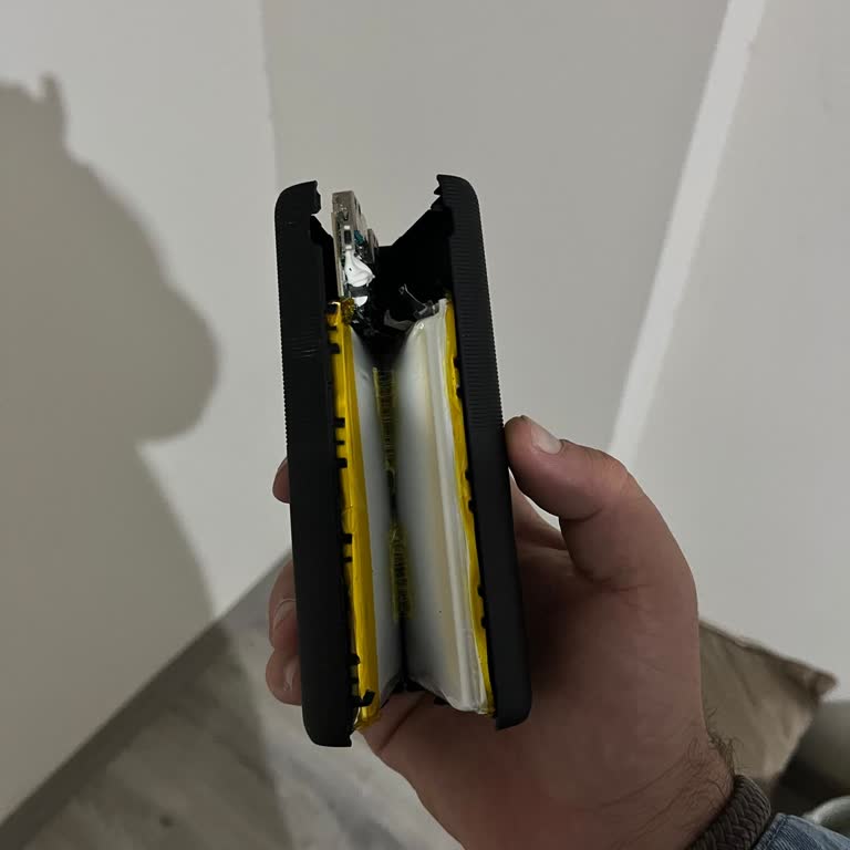 Preo Powerbank Şişti, Yangın Riski Oluşturuyor