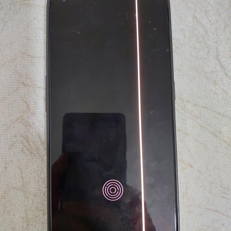 Realme GT2 Pro Dikey Çizgi Sorunu: Ücretsiz Onarım Talebi