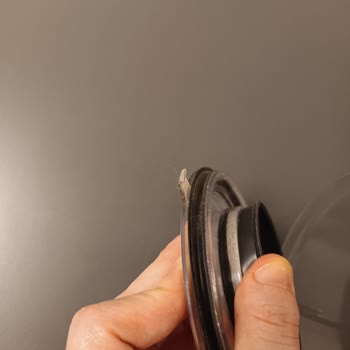 Dyson V15 Süpürge Haznesi Kırıldı: Ücretsiz Değişim Talebi